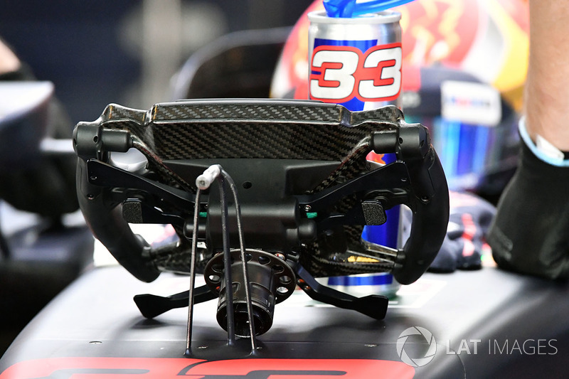 Max Verstappen, Red Bull Racing RB13 steering wheel