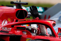 Le vainqueur Sebastian Vettel, Ferrari SF71H fête sa victoire