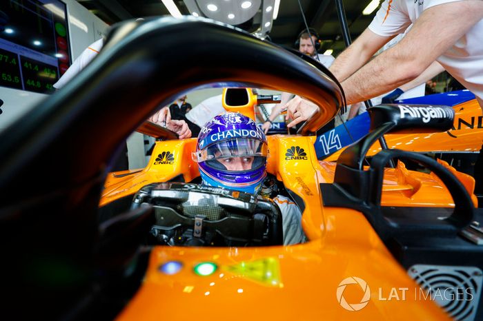 Fernando Alonso, McLaren, en su cabina