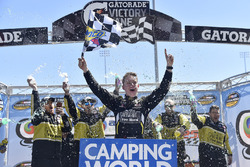 John Hunter Nemechek, NEMCO Motorsports, Chevrolet Silverado celebrates