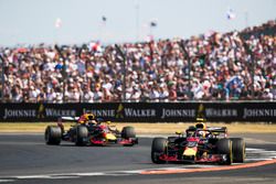 Max Verstappen, Red Bull Racing RB14, leads Daniel Ricciardo, Red Bull Racing RB14