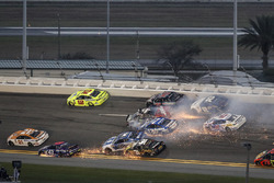 Kyle Larson, Chip Ganassi Racing Chevrolet Camaro, Ricky Stenhouse Jr., Roush Fenway Racing Ford Fus