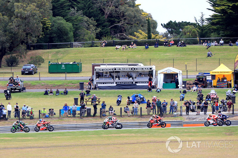 Jonathan Rea, Kawasaki Racing leads race start