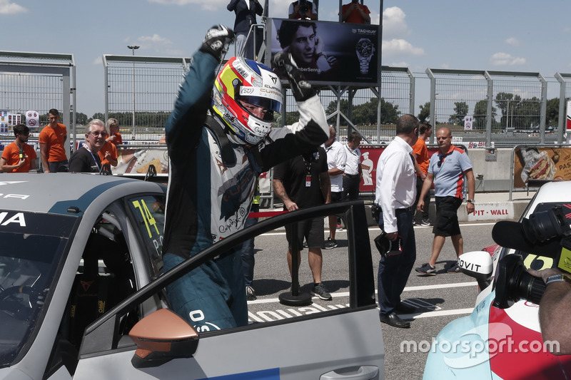 Race winner Pepe Oriola, Team Oscaro by Campos Racing Cupra TCR