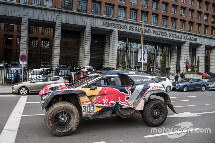 Carlos Sainz, Lucas Cruz, Peugeot Sport en las calles de Madrid