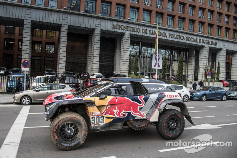 Карлос Сайнс, Лукас Крус, Peugeot Sport на улицах Мадрида