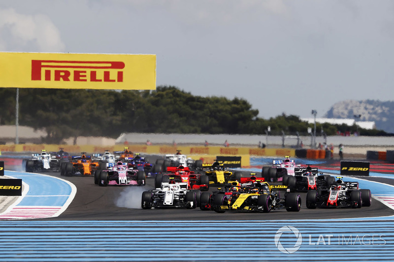 Carlos Sainz Jr., Renault Sport F1 Team R.S. 18, precede Charles Leclerc, Sauber C37, e Kevin Magnussen, Haas F1 Team VF-18
