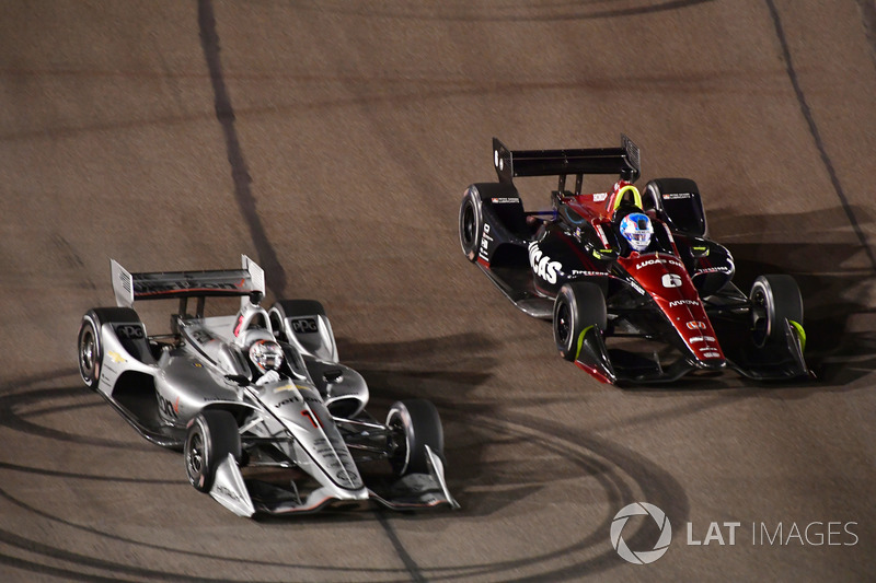 Josef Newgarden, Team Penske Chevrolet passes Robert Wickens, Schmidt Peterson Motorsports Honda for