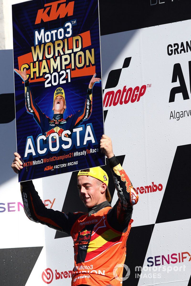 El ganador de la carrera y campeón del mundo Pedro Acosta, Red Bull KTM Ajo