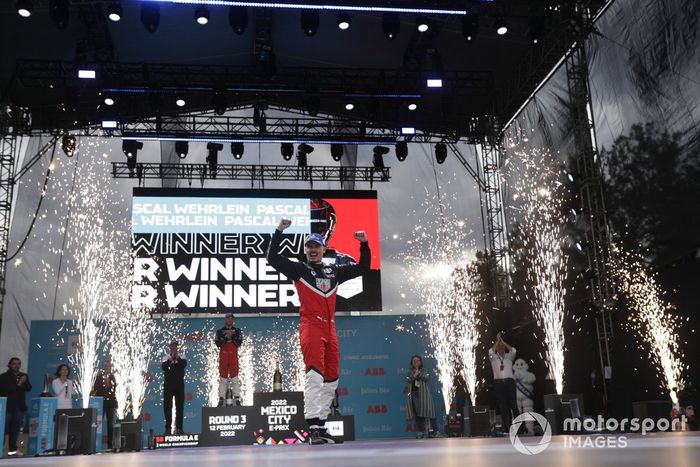 Podio: ganador Pascal Wehrlein, Porsche