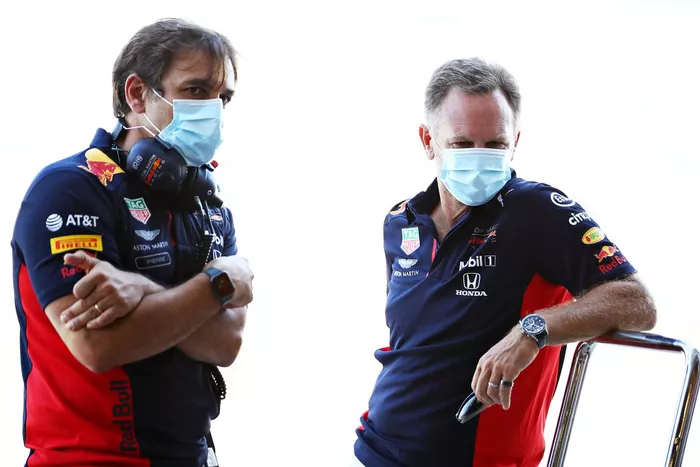 El director de Red Bull, Christian Horner y Pierre Wache, jefe de ingeniería