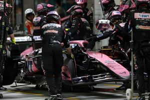 Pierre Gasly, Alpine A524, hace una parada en boxes
