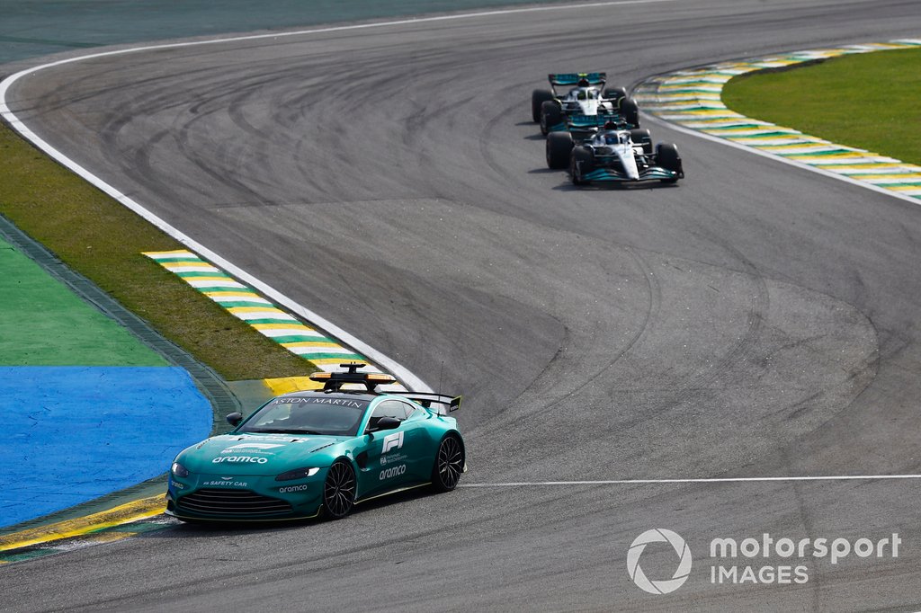 Das Safety Car George Russell, Mercedes W13, Lewis Hamilton, Mercedes W13