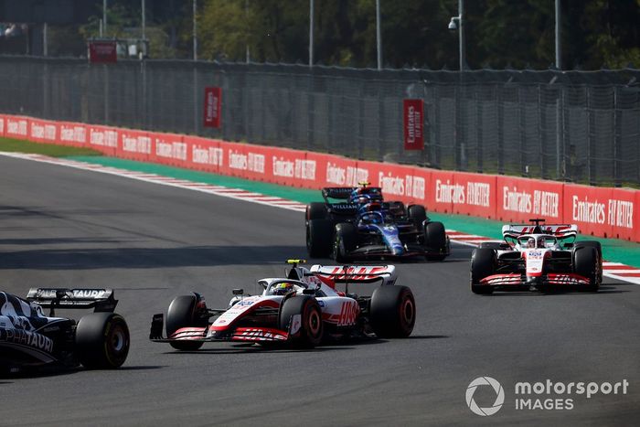 Mick Schumacher, Haas VF-22, Kevin Magnussen, Haas VF-22, Alex Albon, Williams FW44, Nicholas Latifi, Williams FW44