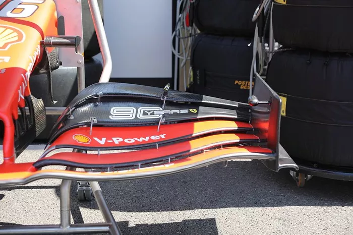 Ferrari SF90 ön kanat detay