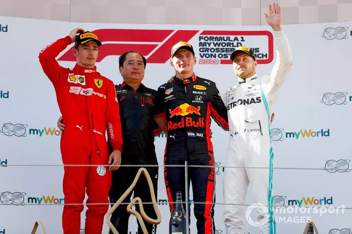 Podio: segundo lugar Charles Leclerc, Ferrari, Toyoharu Tanabe, F1 Director, Honda, ganador de la carrera Max Verstappen, Red Bull Racing y tercer lugar Valtteri Bottas, Mercedes AMG F1