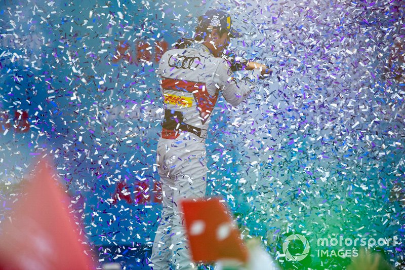 Ganador de la carrera Lucas Di Grassi, Audi Sport ABT Schaeffler celebra en el podio