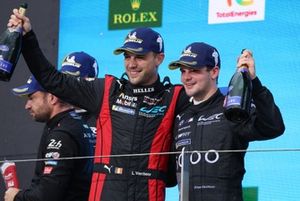 Podio: #6 Porsche Penske Motorsport Porsche 963: Laurens Vanthoor, #15 BMW M Team WRT BMW M Hybrid V8: Dries Vanthoor