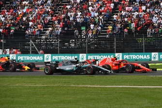 Lewis Hamilton, Mercedes-AMG F1 W09 EQ Power+ ve Kimi Raikkonen, Ferrari SF71H