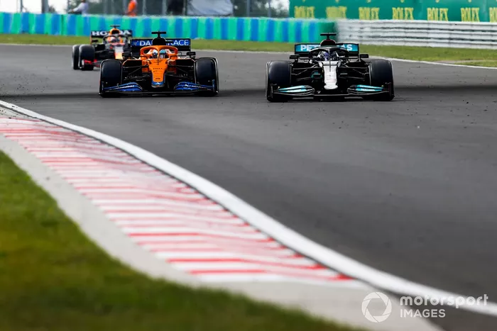 Lewis Hamilton, Mercedes W12, Daniel Ricciardo, McLaren MCL35M