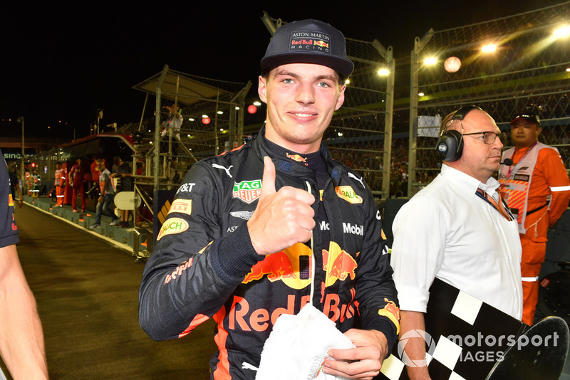 Max Verstappen, Red Bull Racing, festeggia nel parco chiuso