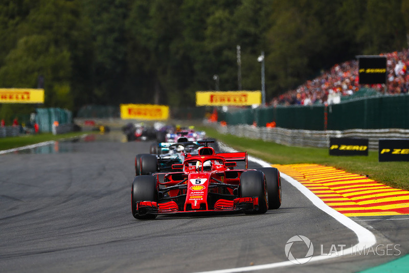 Sebastian Vettel, Ferrari SF71H, y Lewis Hamilton, Mercedes AMG F1 W09
