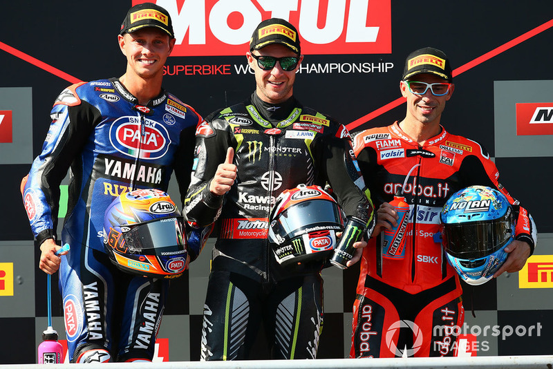 Podio: il vincitore della gara Jonathan Rea, Kawasaki Racing, il secondo classificato Michael van der Mark, Pata Yamaha, il terzo classificato Marco Melandri, Aruba.it Racing-Ducati SBK Team