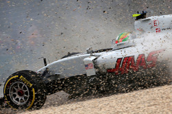 Esteban Gutierrez, Haas F1 Team VF-16 corre hacia afuera