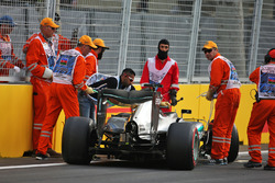 Lewis Hamilton, Mercedes AMG F1 W07 Hybrid choca y queda fuera de la cali