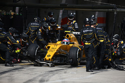 Jolyon Palmer, Renault Sport F1 Team pit stop