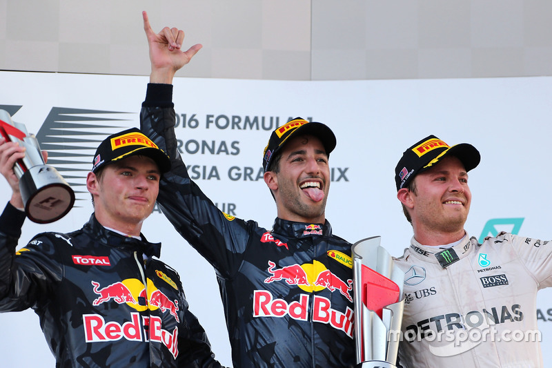 Podium: 2. Platz Max Verstappen, Red Bull Racing, Sieger Daniel Ricciardo, Red Bull Racing, 3. Platz