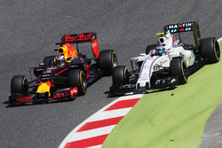 Даніель Ріккардо, Red Bull Racing RB12 проходить Валттері Боттаса, Williams FW38