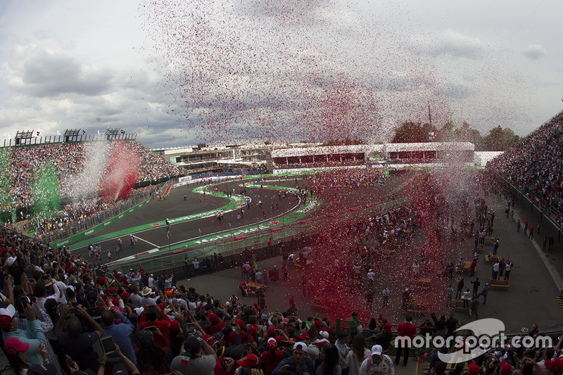 Podio: ganador de la carrera Lewis Hamilton, Mercedes AMG F1, segundo lugar de Nico Rosberg, Mercedes AMG F1, Sebastian Vettel, Ferrari tercero