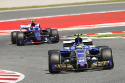 Паскаль Верляйн, Sauber C36, и Карлос Сайнс-мл., Scuderia Toro Rosso STR12