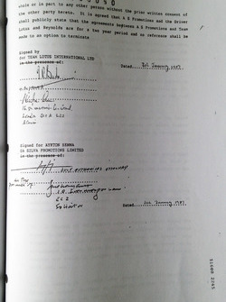 Signature du contrat d'Ayrton Senna avec Lotus