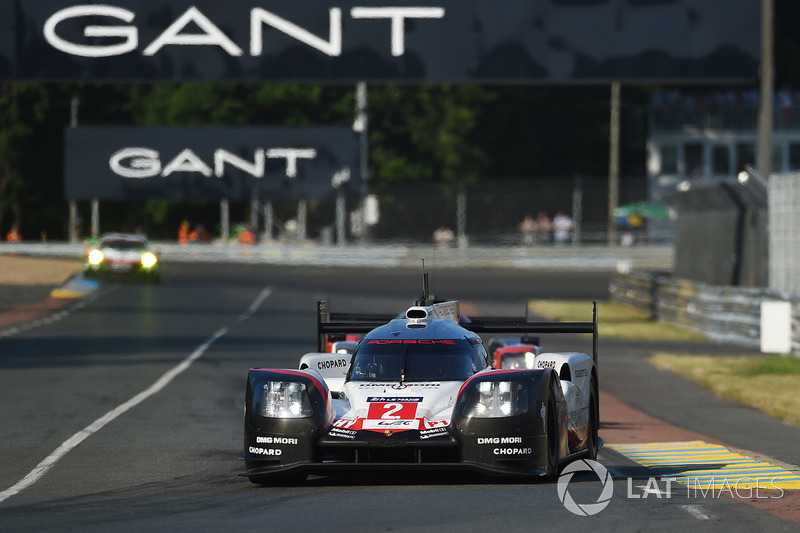 #2 Porsche Team Porsche 919 Hybrid: Timo Bernhard, Earl Bamber, Brendon Hartley