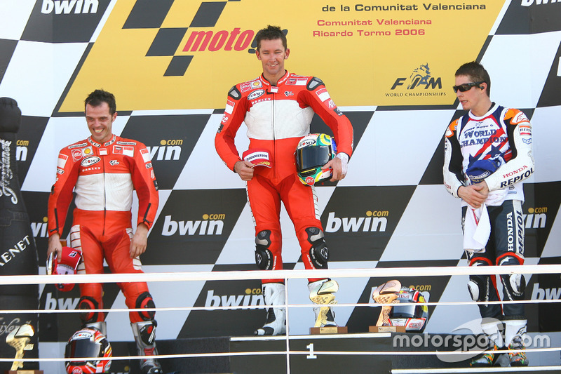 Podium: race winner Troy Bayliss, Ducati; second place Loris Capirossi, Ducati; third place Nicky Ha