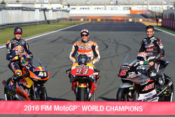 Три чемпіони 2016 року: чемпіон MotoGP Марк Маркес, Repsol Honda Team, чемпіон Moto2 Жоанн Зарко, Aj