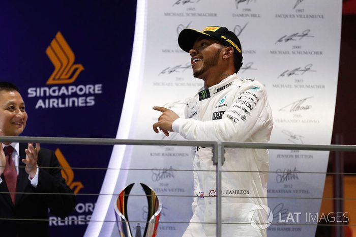 Podio: ganador de la carrera Lewis Hamilton, Mercedes AMG F1