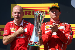 Podium: second place Kimi Raikkonen, Jock Clear, Ferrari Chief Engineer