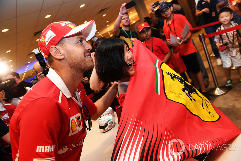 Sebastian Vettel, Ferrari fans selfie