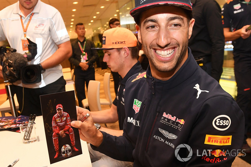 Daniel Ricciardo, Red Bull Racing, defaced Sebastian Vettel, Ferrari autograph card