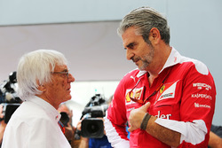 Bernie Ecclestone mit Maurizio Arrivabene, Ferrari-Teamchef