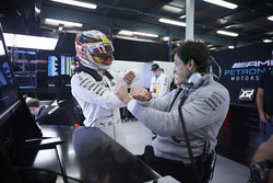 Lewis Hamilton, Mercedes AMG, with Toto Wolff, Executive Director (Business), Mercedes AMG