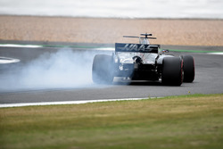 Romain Grosjean, Haas F1 Team VF-17 bloque une roue