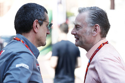 Gunther Steiner speaking to Sean Bratches