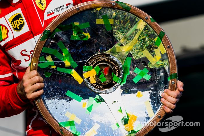 Sebastian Vettel, Ferrari con su trofeo