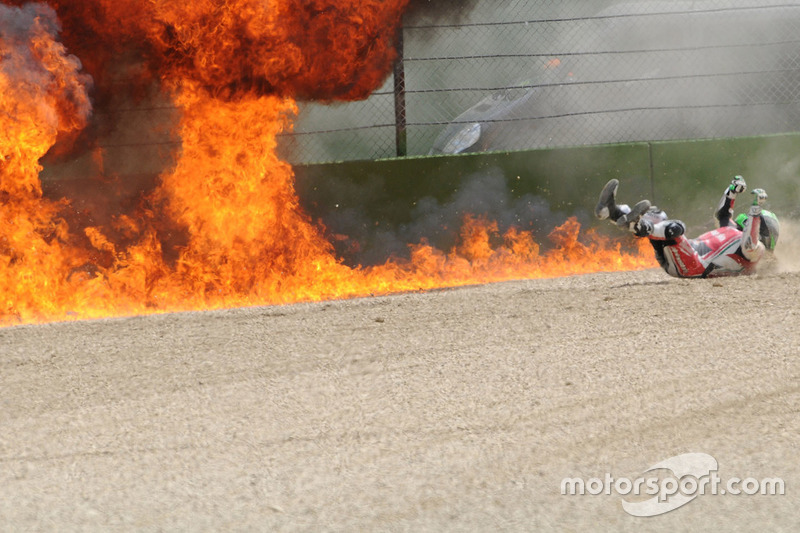 Caída de Eugene Laverty, Milwaukee Aprilia World Superbike Team