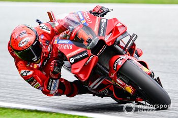 Aplastante victoria de Bagnaia en una caótica sprint en Austria