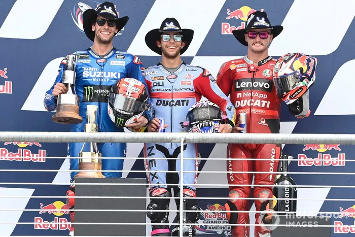 Podio: ganador Enea Bastianini, Gresini Racing, segundo lugar Alex Rins, Team Suzuki MotoGP, tercer lugar Jack Miller, Ducati Team